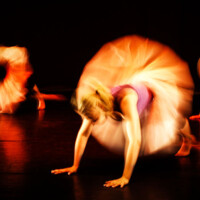 'Die Lust, glücklich zu sein', Tanzensemble Eisenhüttenstadt, Fabrik Potsdam, 2009 Tänzerinnen in Bewegung