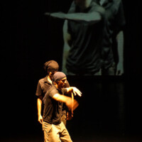 'Reflection' Tanz: Mio und Robozee; Visuals: Enkidu, Fabrik Potsdam, 2009 Tänzer und Projektion